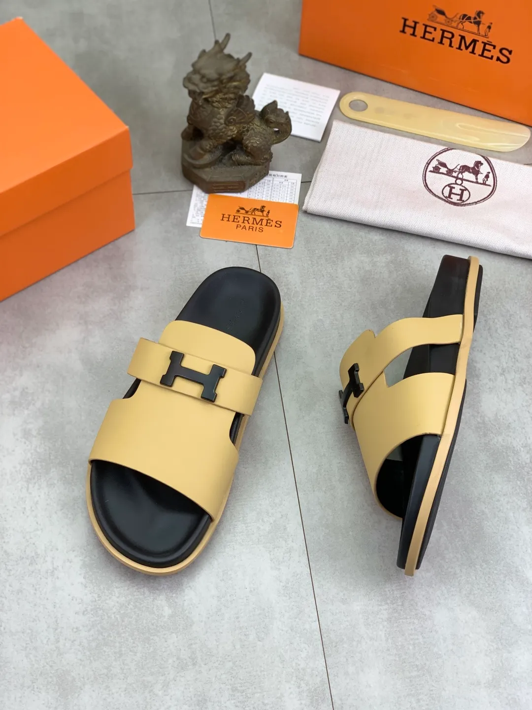 Men's shoes 💰P440 New [HERMES] high-end quality new Hermès slippers, made of imported silk calfskin, wear-resistant and non-slip rubber outsole. Fashionable and elegant code number: 39-44 (38 45 46 customized)